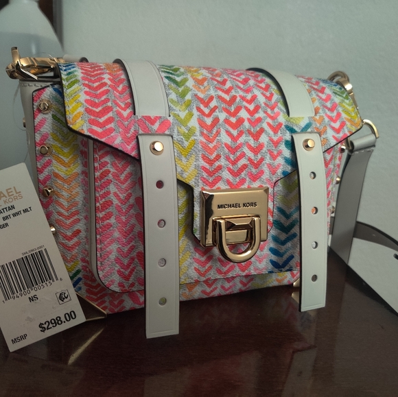 Michael Kors - Picture 2 of 4